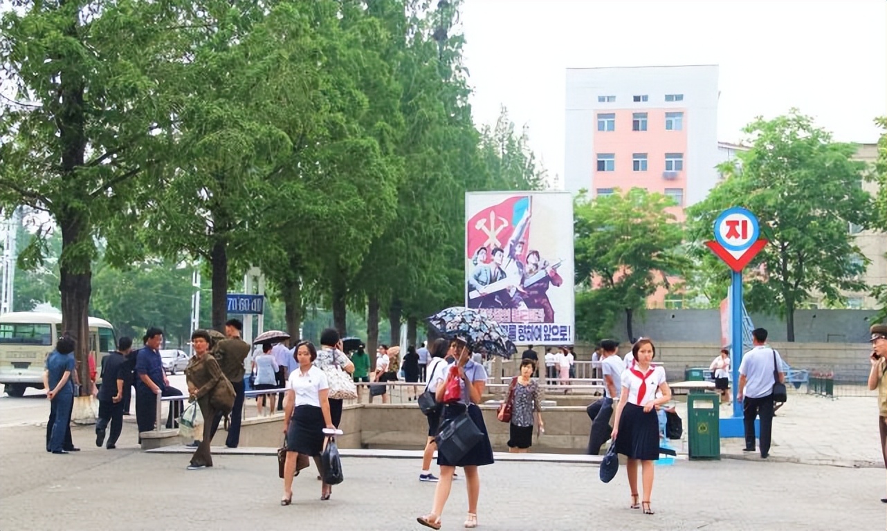 朝鲜女人喜欢名牌包，男人喜欢抽名牌香烟