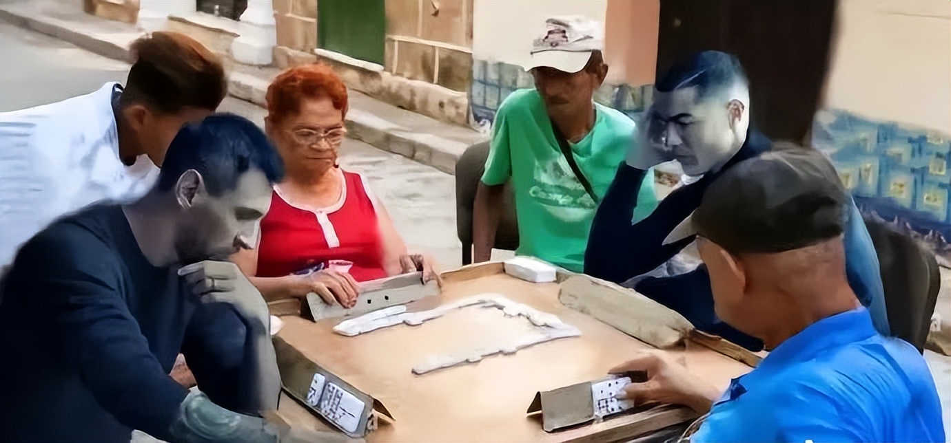 c罗梅西皇马世纪大战,足球单赛季梅西c罗内马尔同框