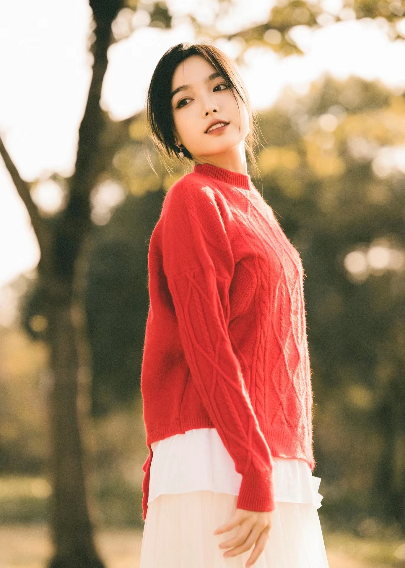 推荐超好看的手部拍照姿势,人像手部美姿摄影作品