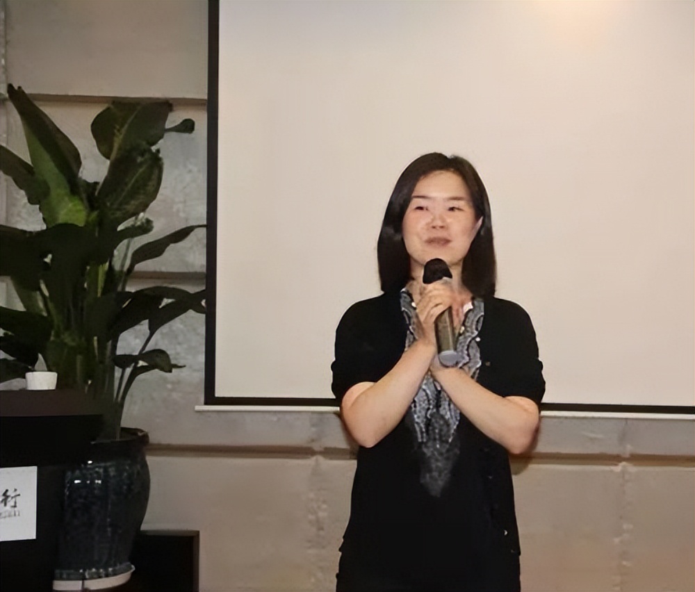 她，从护士到深圳女首富，手握8000项专利，苹果每年上缴100多亿