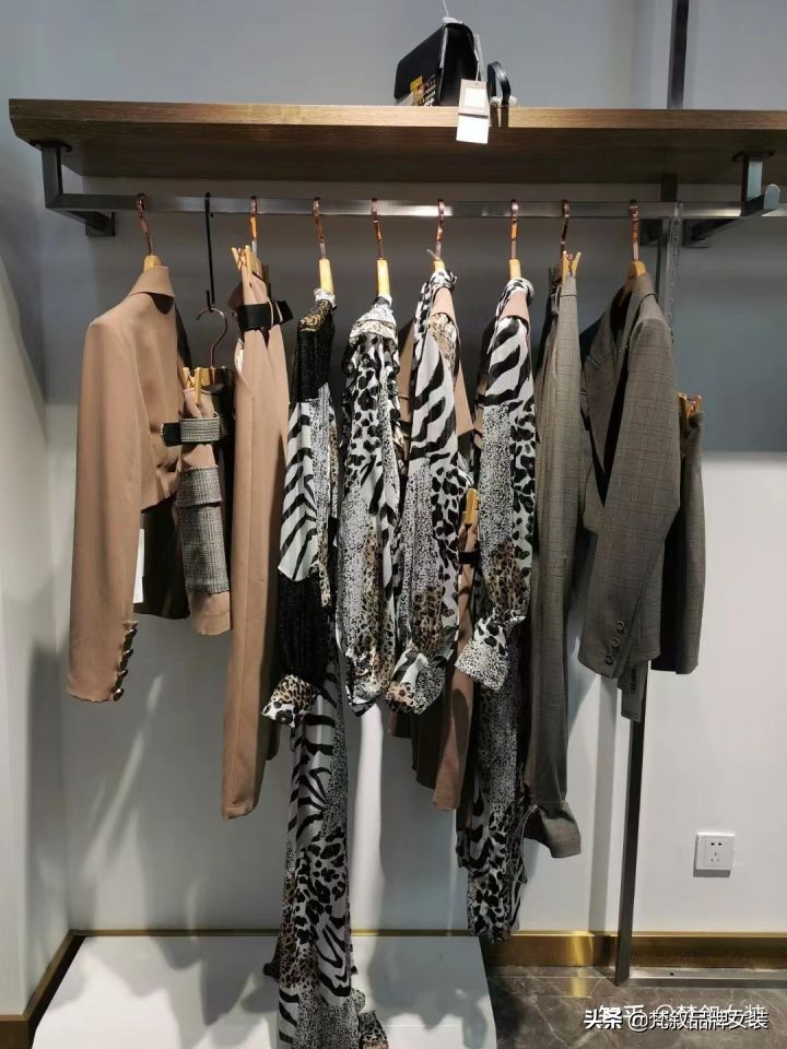 桦南县梵叙女装品牌集合店,梵叙品牌女装折扣店总部地址