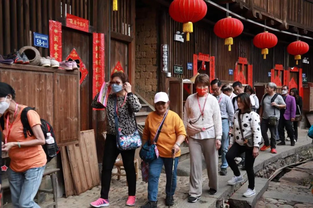 春暖花开游龙岩|永定土楼景区喜迎首个入境旅游团