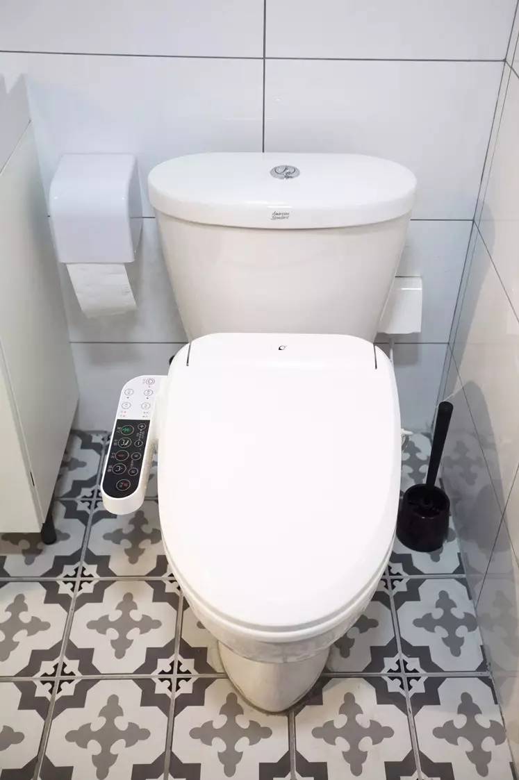 换了智能马桶盖,如何更换智能马桶盖的方法