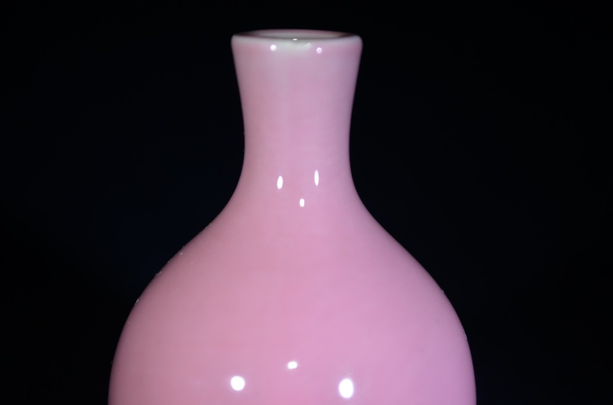 康熙时期红釉瓶图片,淡描青花瓷器鉴定