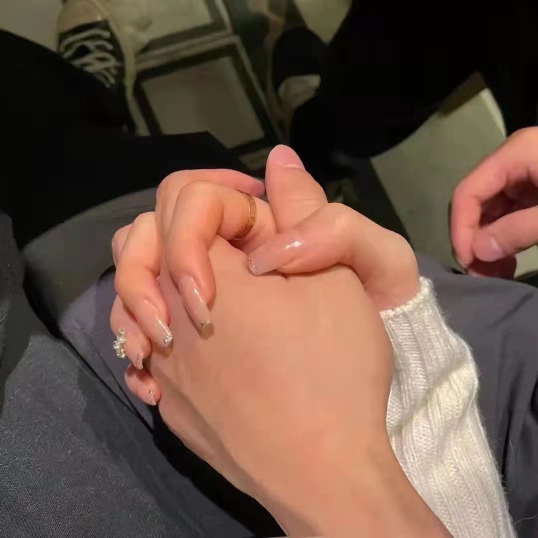 无法隐藏爱意的高级文案,浪漫且高级的爱意文案带名