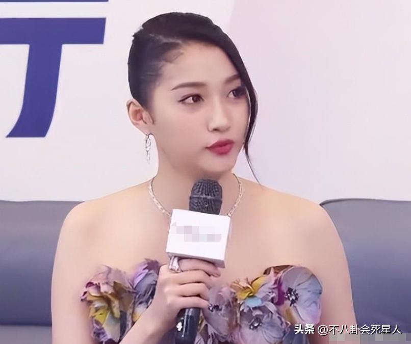 姚晨红毯造型翻车盘点,姚晨红毯奇葩