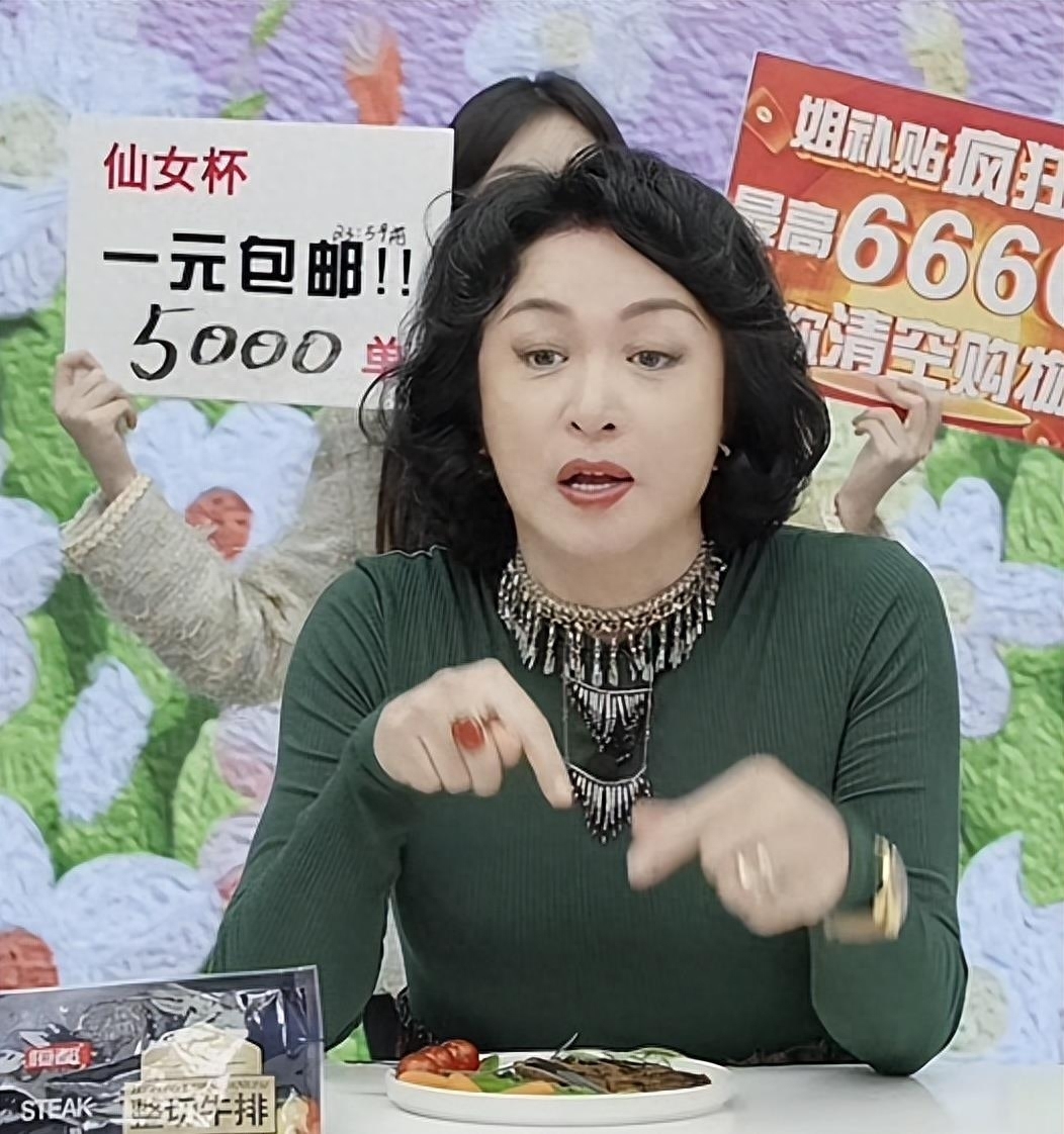 54岁金星重回男儿身现身机场,55岁金星重回男儿身了吗