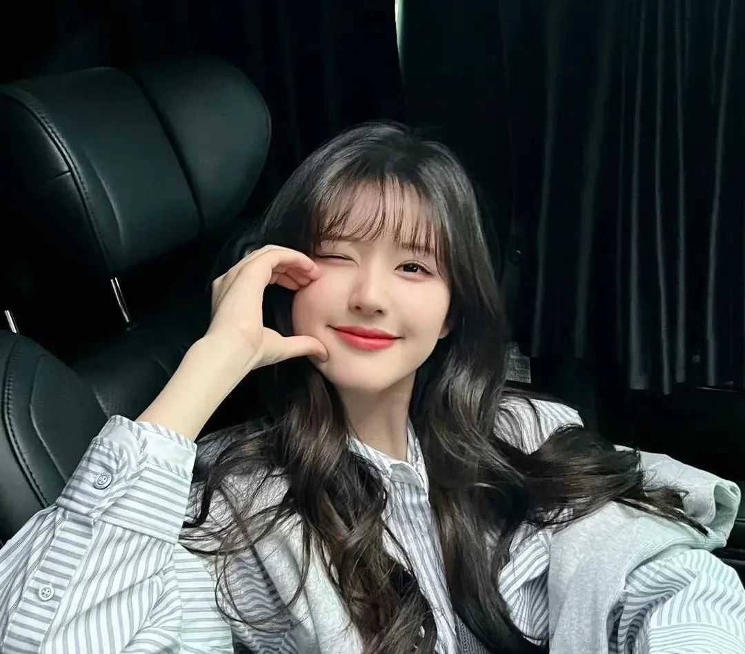 赵露思新剧同款刘海教程,赵露思新剧齐刘海校服造型