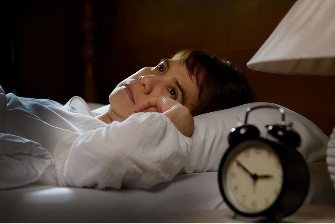 人到凌晨3:00左右睡觉会怎么样,年轻人早晨四五点醒是什么原因