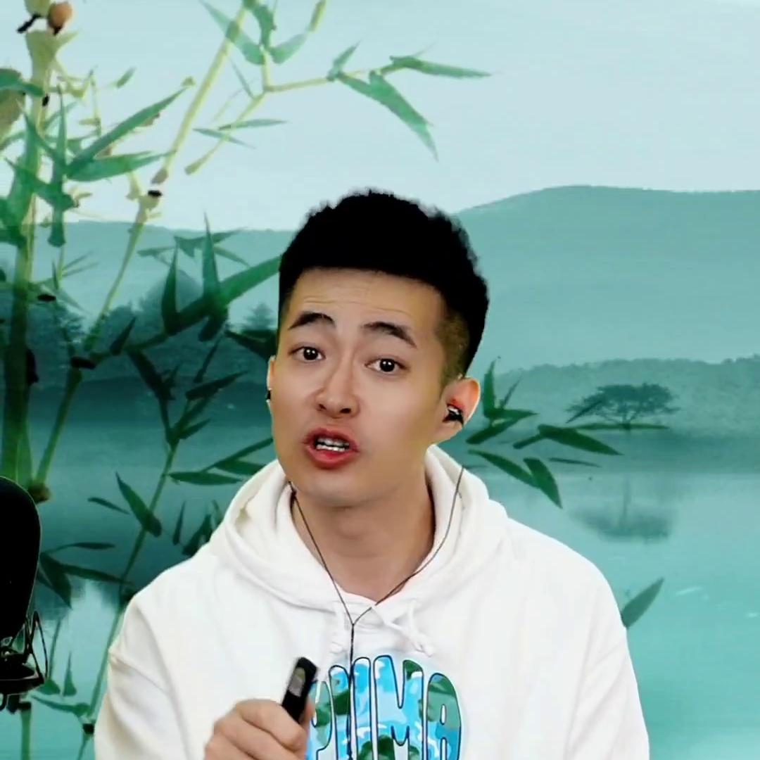 男子买电车3个月电池被锁,男子购买新能源车