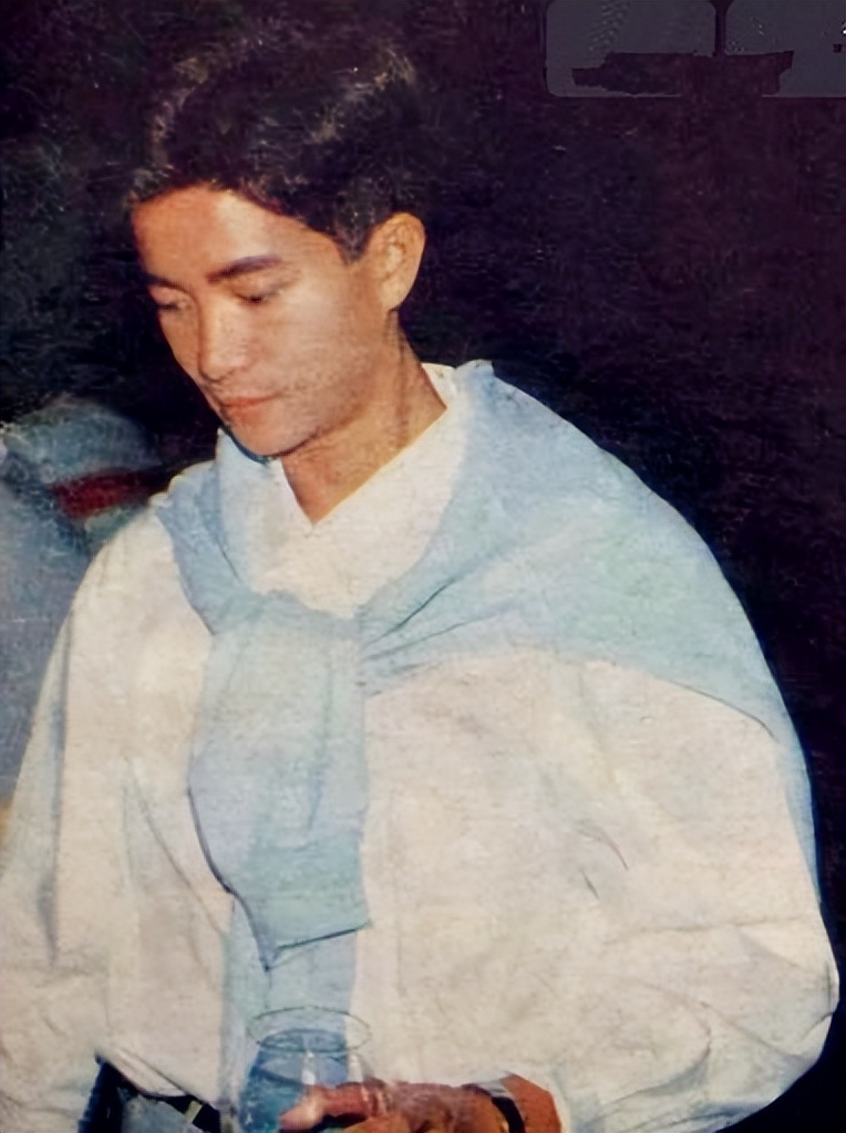 陈百强衣着品味帅到炸,陈百强时尚品味