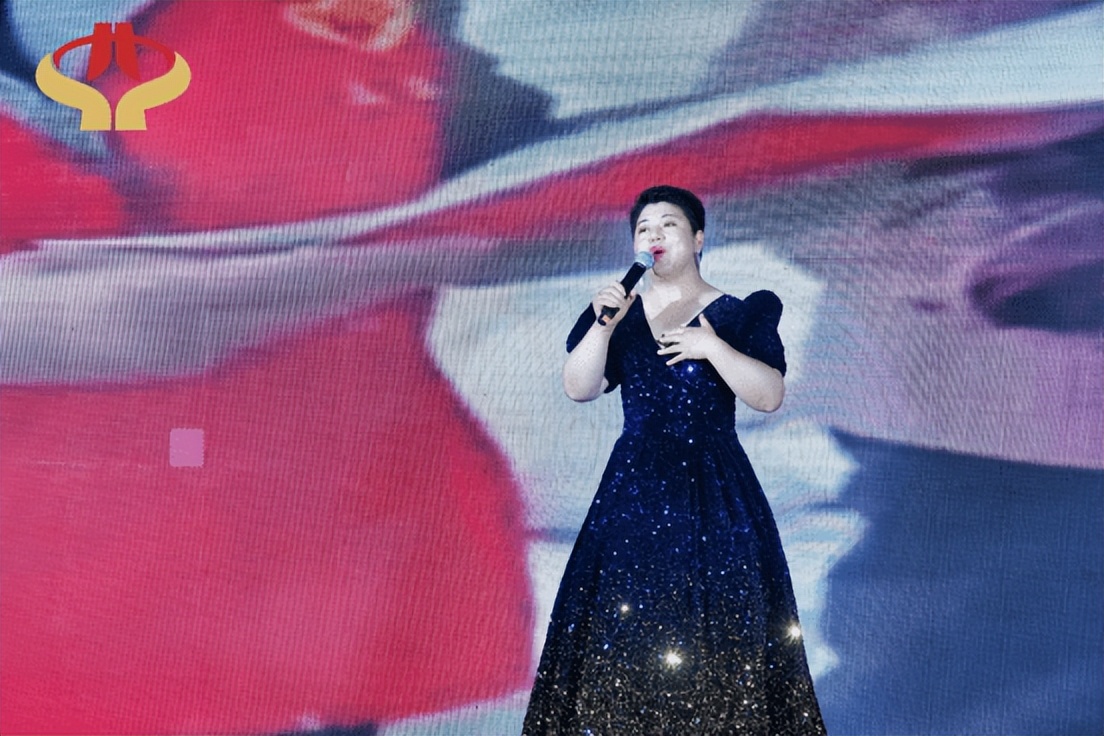 公益事业大典在青岛成功举办青岛月亮湾集团董事长程红梅受邀出席