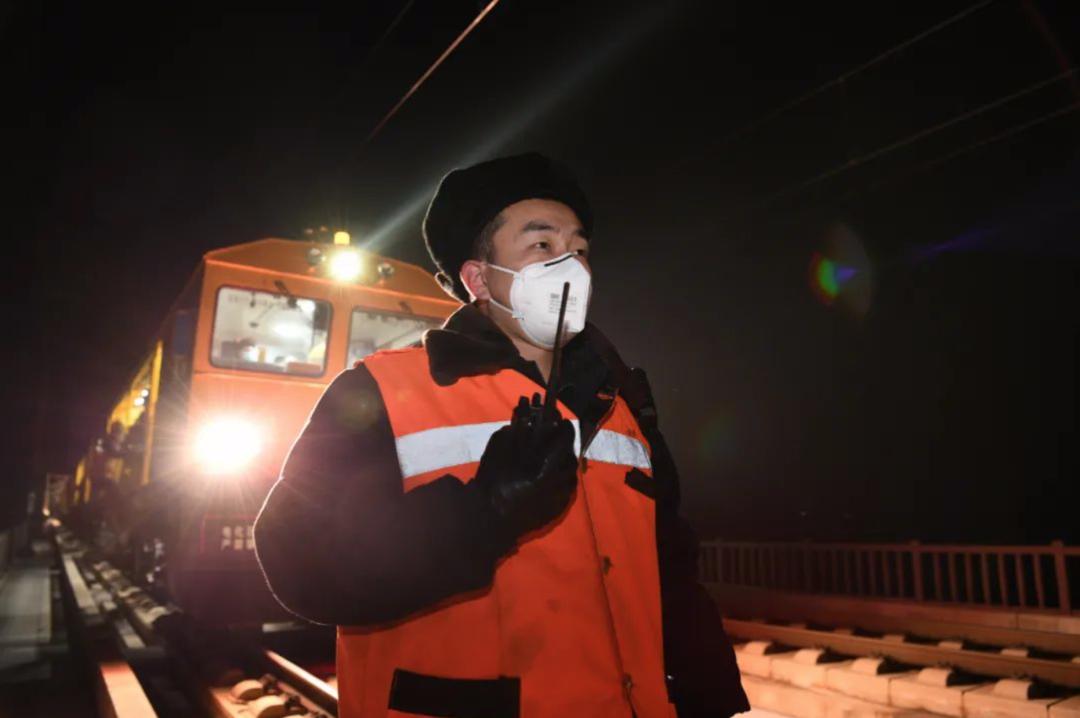 大型烟花燃放表演秀,大型烟花表演震撼美丽