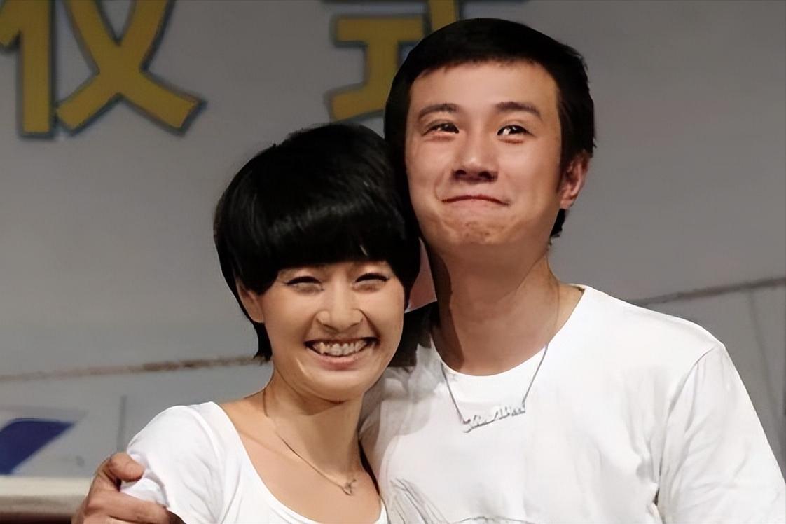 文章和女儿亮相机场最新,文章女儿爱马