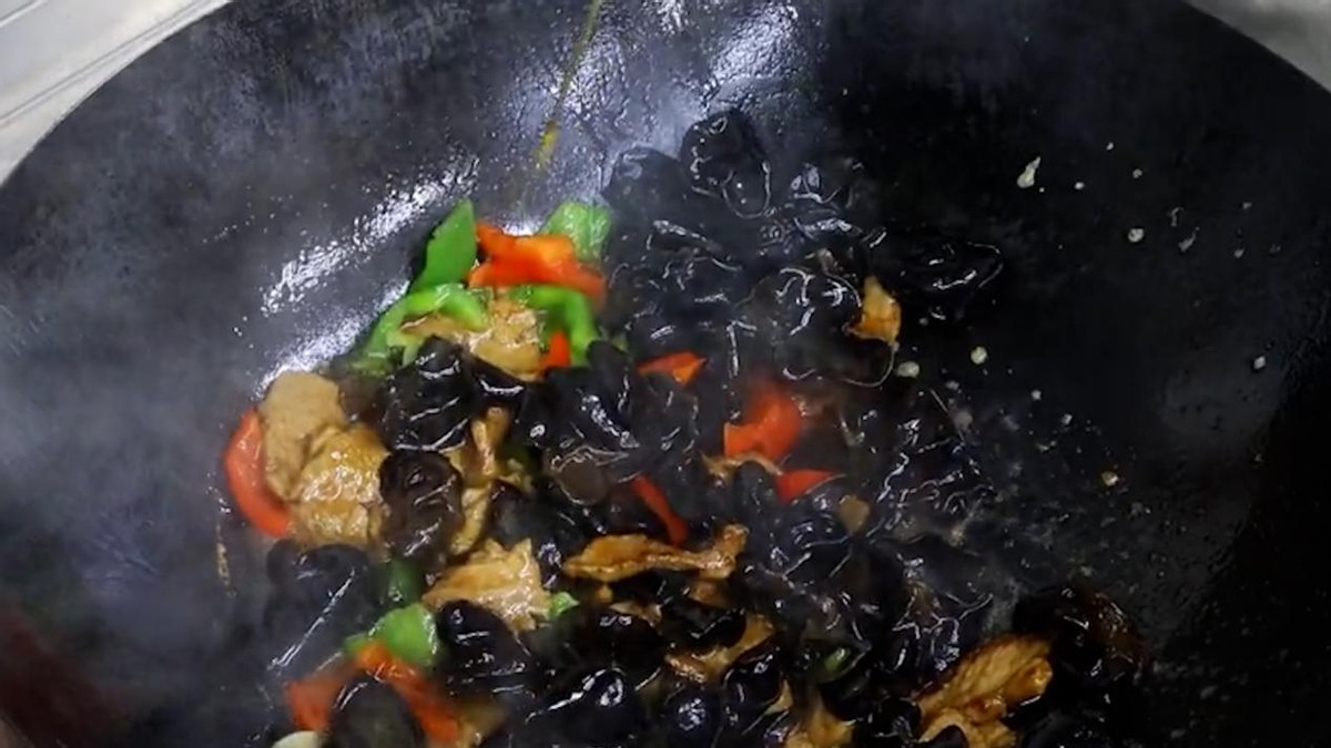 泡木耳只用清水泡等于吃虫卵,木耳不要直接用清水洗等于吃虫卵