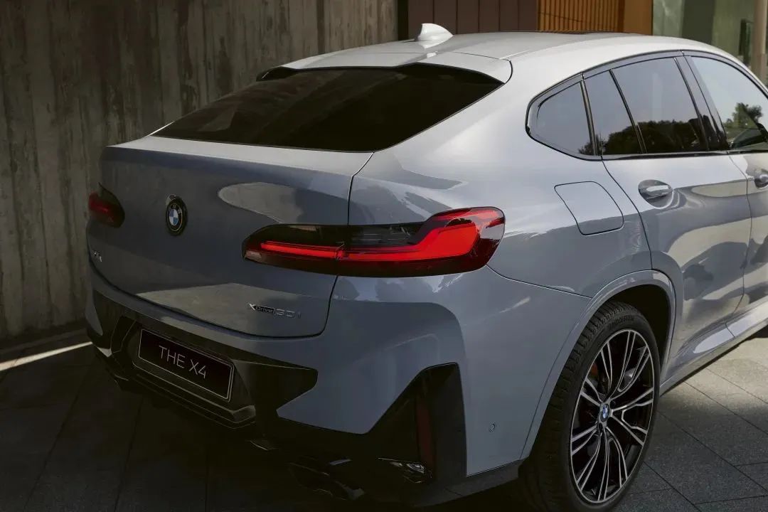 bmwx42022黑武士,bmwx4宝石青