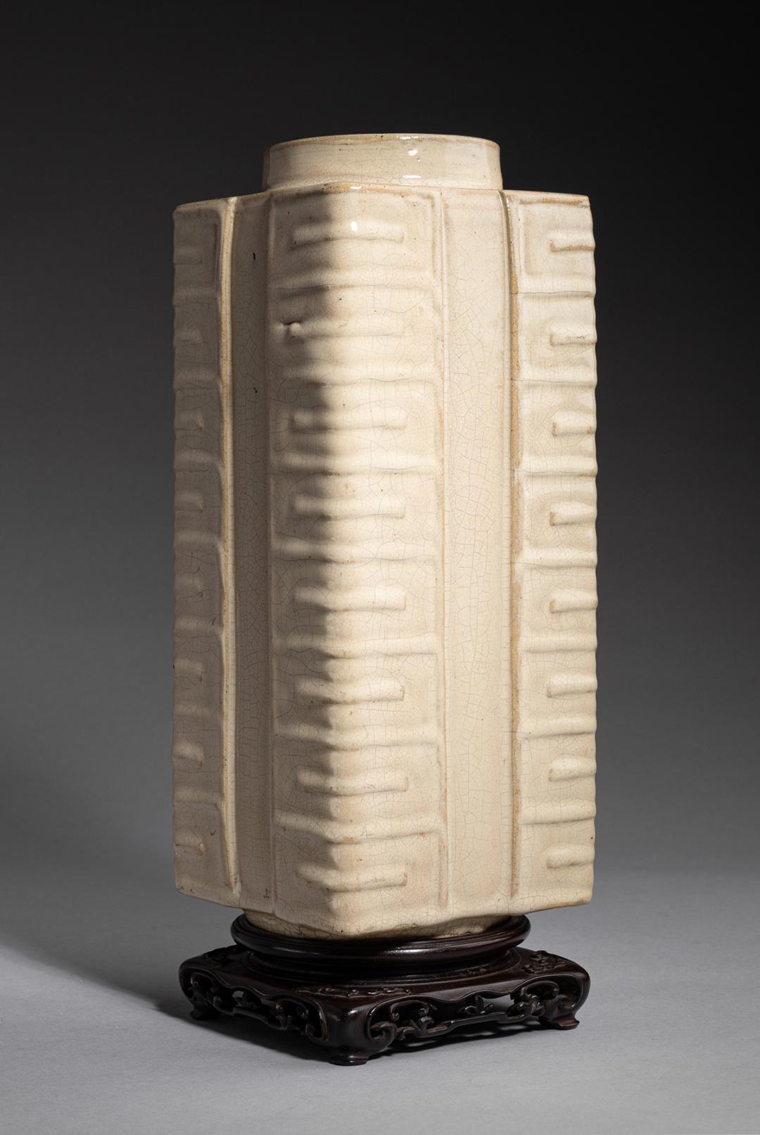 明永乐青花缠枝莲纹大碗拍卖,宣德青花缠枝牡丹纹菱口碗