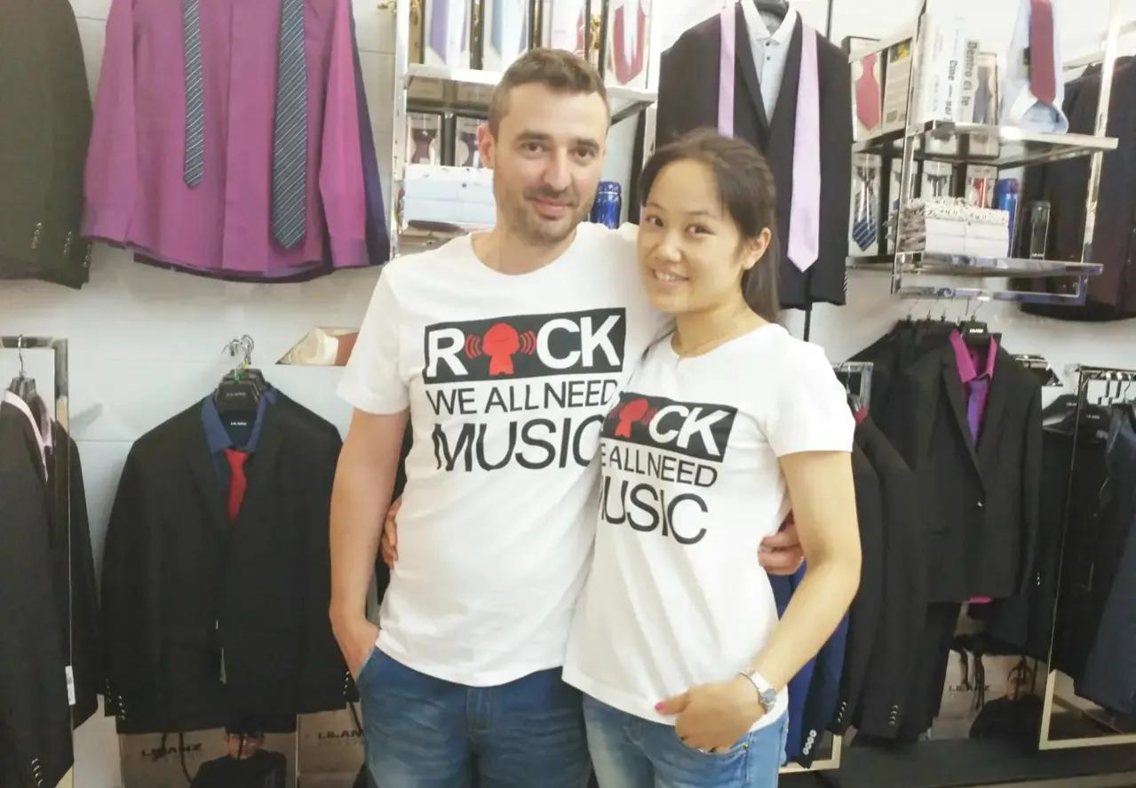 80后*疆新**美女闪婚法国老公，生下一个混血儿，第一次见面就要娶她