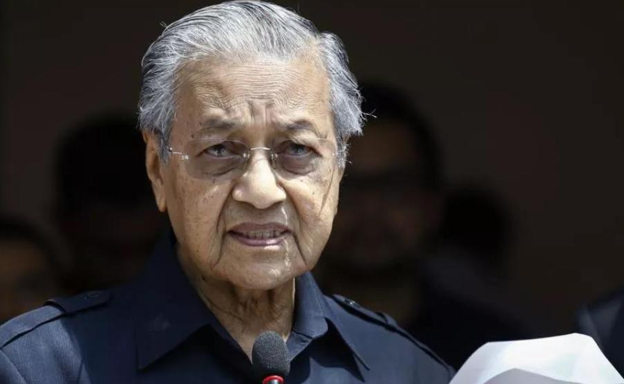 97岁的马来西亚前总理马哈蒂尔骂81岁的美国总统拜登无能