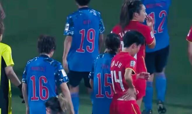 中国女足足球精神视频,水庆霞东亚杯让中国女足得到锻炼