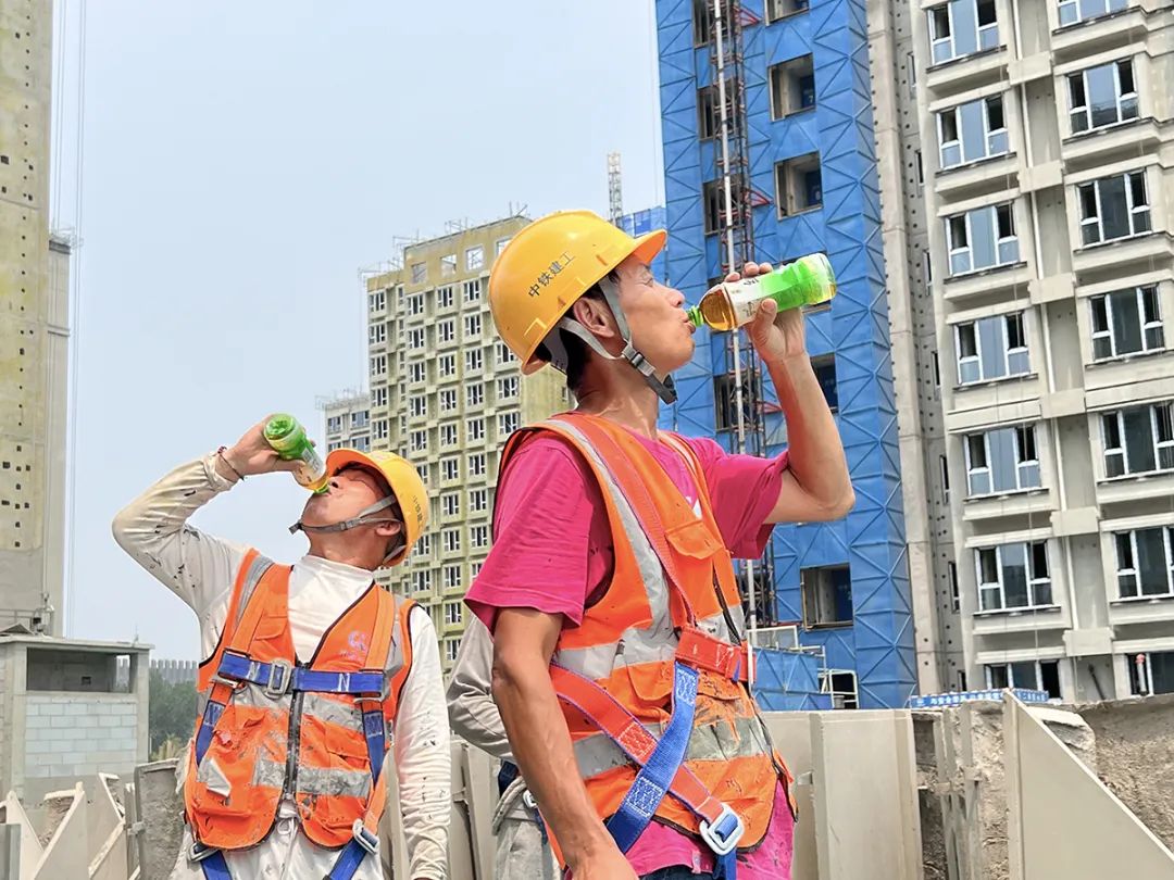 建筑工地防暑降温知识展板,建筑工地夏天防暑降温的药品