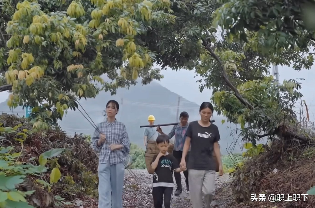 深圳22岁打工妹辞职考程序员后薪水比工厂还低，揭秘五种职业内幕