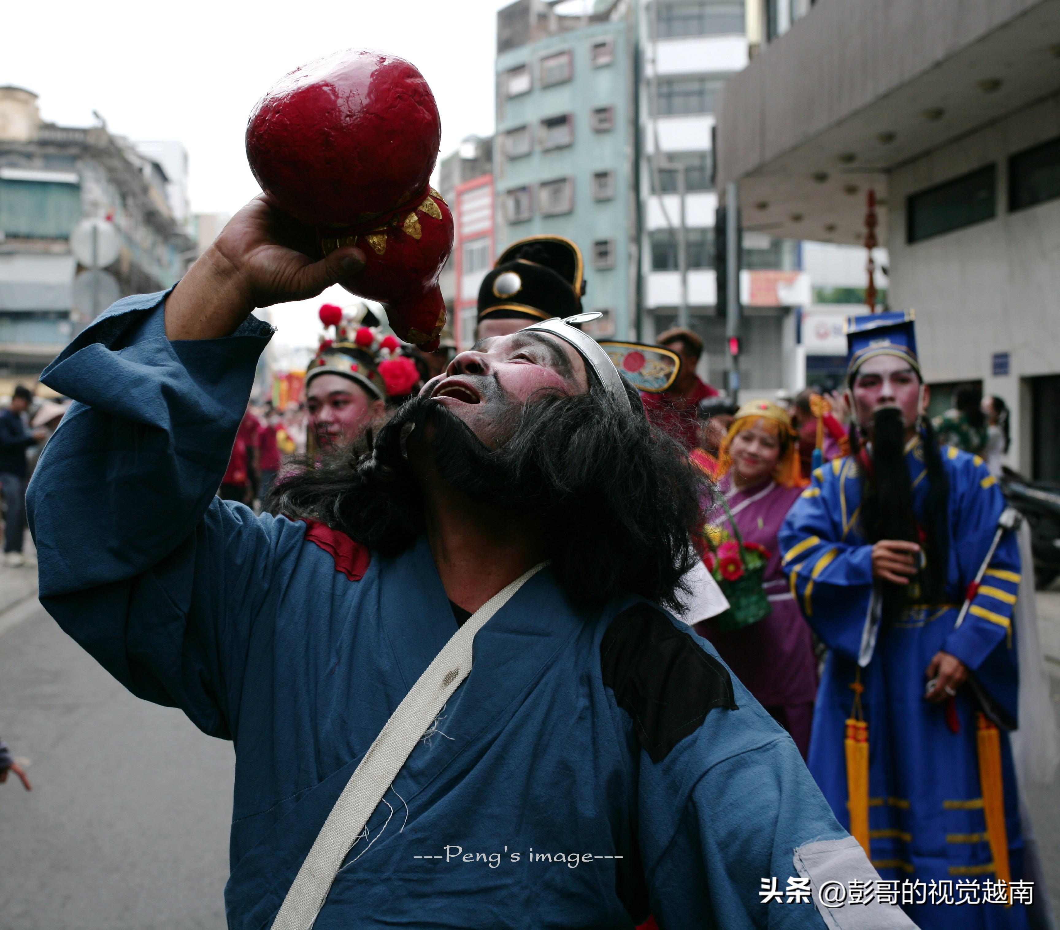越南西貢華人的【恭請關聖帝君聖駕出遊】活動。