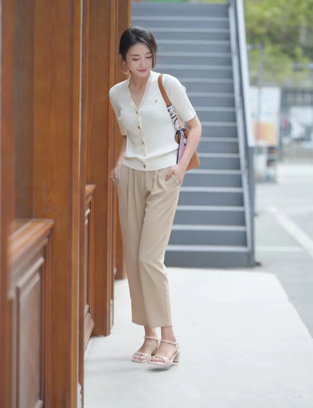 卡其色衣服怎样搭出高级感,卡其色短大衣的最佳搭配高级感