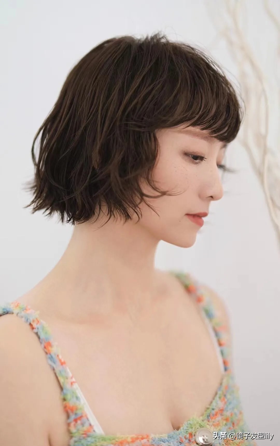 斜分发型中长发女,今年流行的女发造型