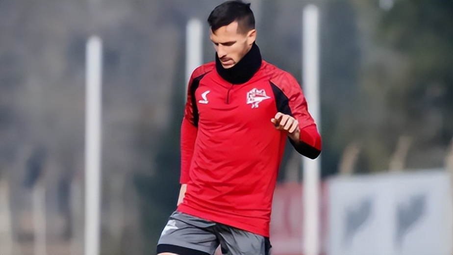 「出奇体育」自由杯福塔雷萨vs拉普拉塔大学生主队锋无力问题严峻