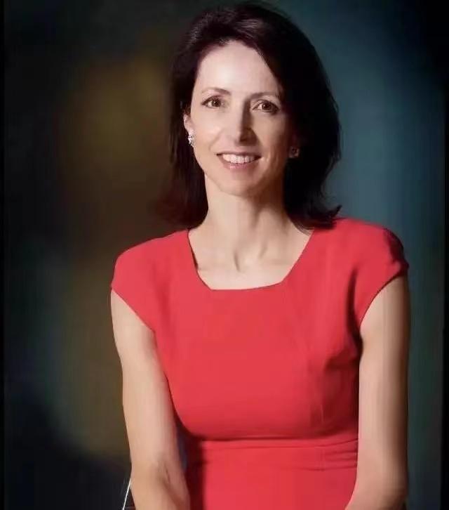 “没用的女人”海伦娜：连生9娃掌管千亿资产集团，怎么做到的