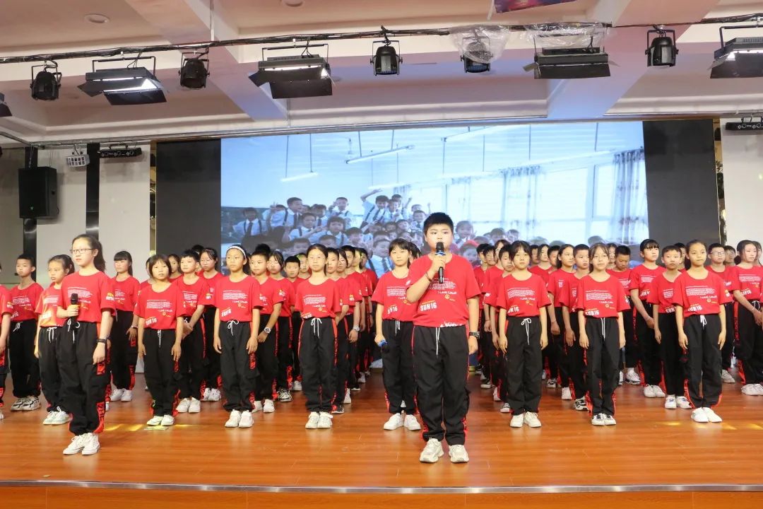 万二小举行2016级毕业典礼暨毕业班综合素质拓展活动