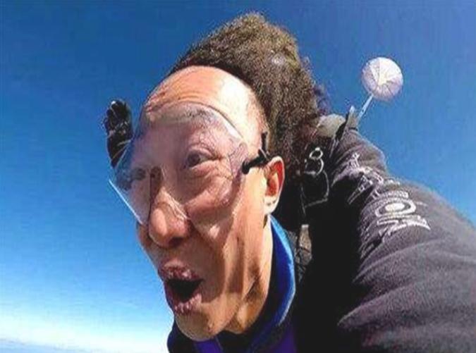 发际线秃的男星,盘点十大秃头男星佩戴假发