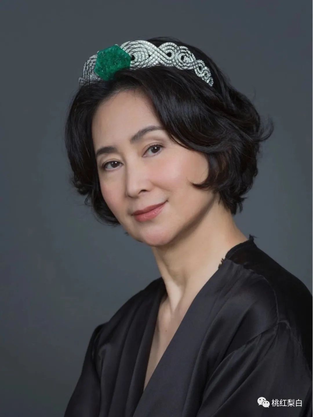 都炫耀起鸽子蛋了，她还是嫁了个假豪门？