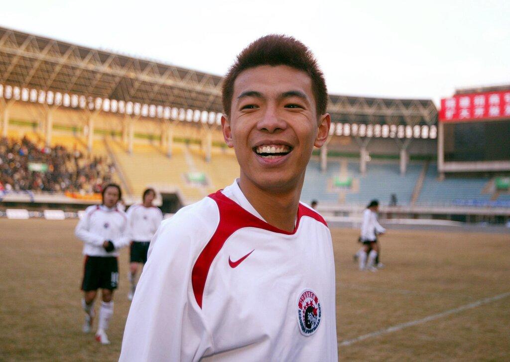 徐亮被外援抢任意球,徐亮评价赵本山足球