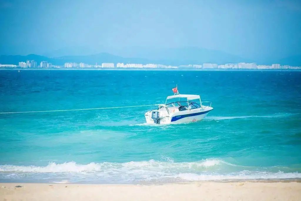 海南晴天的沙滩,海南阳光下的海