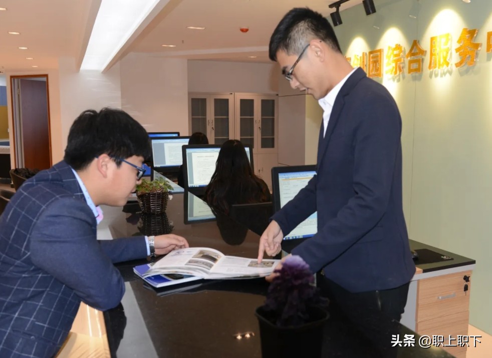 如何看待名校毕业生涌入小县城,大量985毕业生涌入县城意味着什么