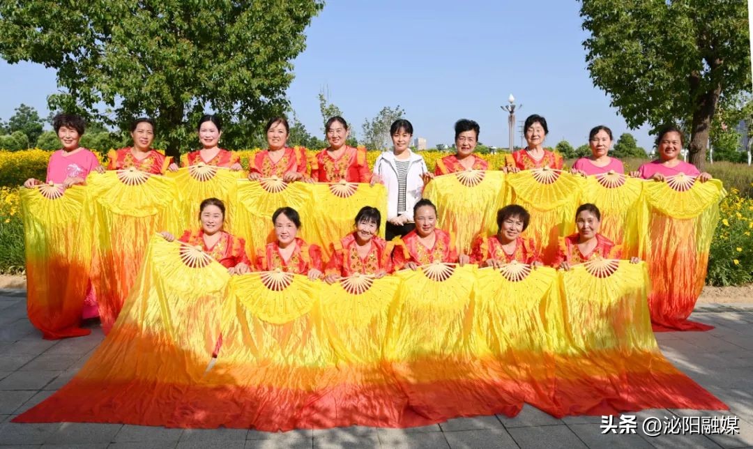 月儿湾跳舞音乐,月儿湾公园跳舞