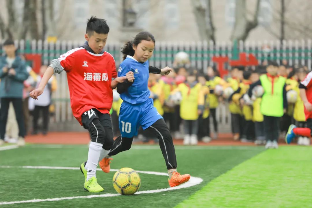 校园足球联赛拉开了帷幕,校园足球联赛圆满落下帷幕