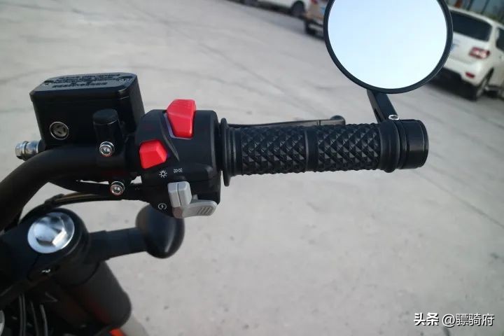 王野200摩托车官方价,motofino小马300落地价