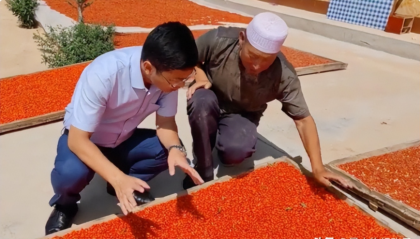 2018年，中国宁夏小伙李满虎被非洲土皇册封酋长，如今过得怎么样