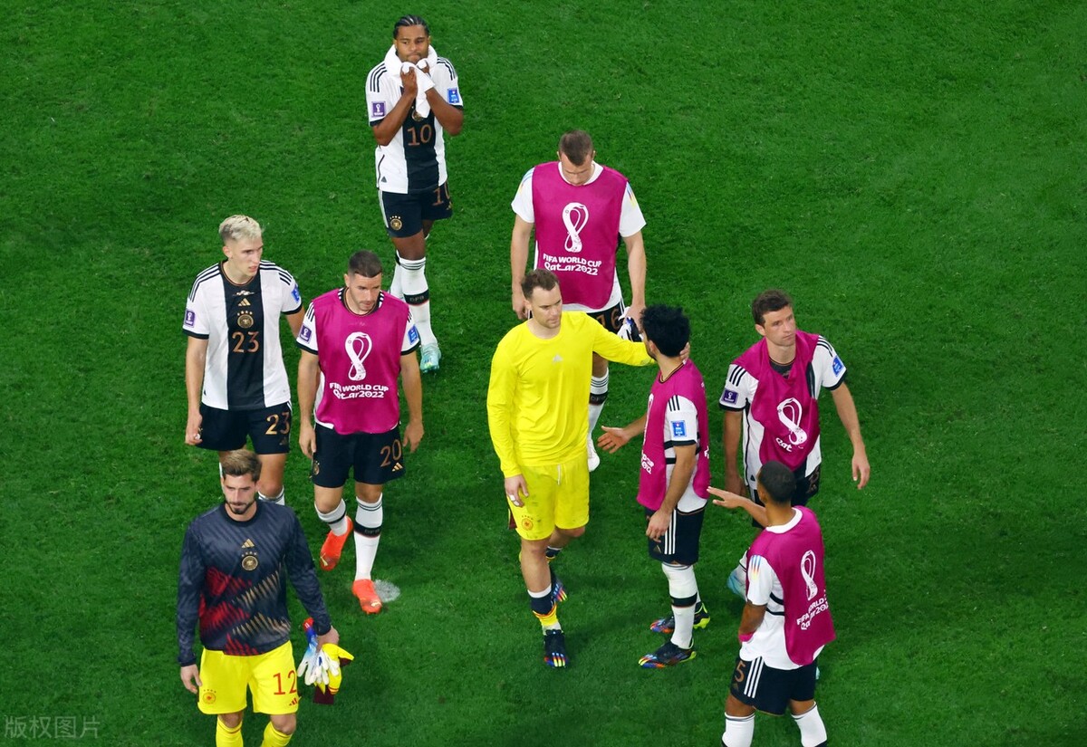 世界杯日本队2-1逆转胜德国冷门,2018年足球世界杯德国vs日本比赛