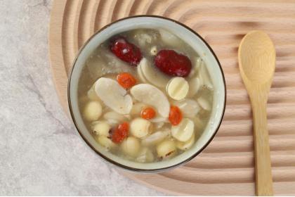 ​男人40-50岁，多吃这3种食物，腰腿有劲，比吃补品效果好