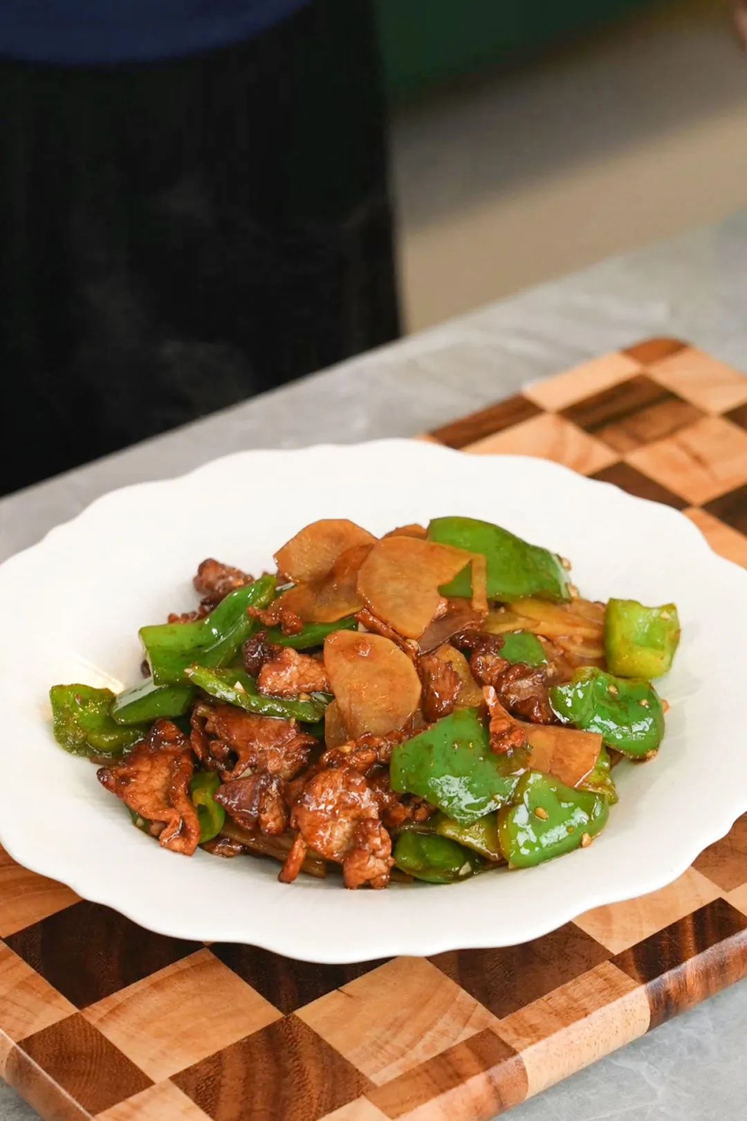 肉片炒土豆青椒最美家常菜,青椒土豆肉片盖饭