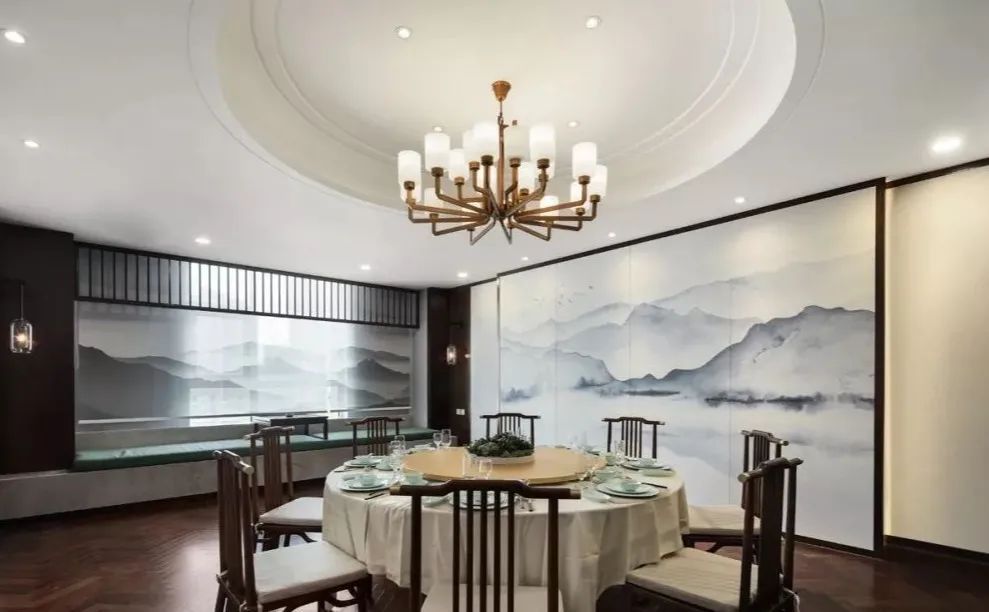 餐厅较大餐桌选方的还是圆的好,家用饭桌选圆的好还是方的好