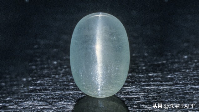 天然锆石有火彩吗,真正的天然红锆石长什么样