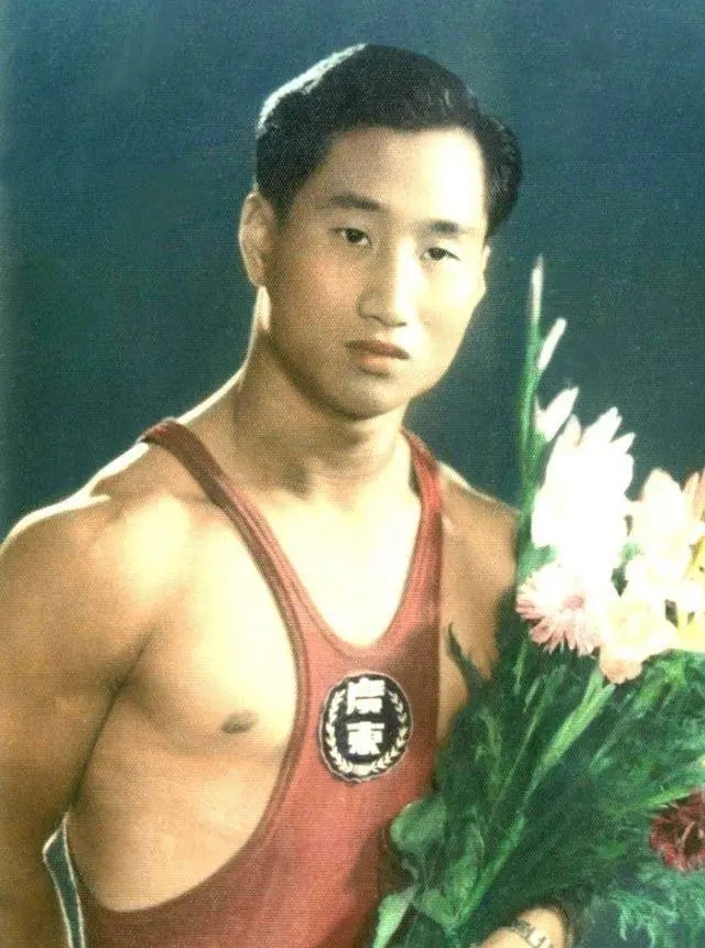 中国举重“祖师”陈镜开：曾被毛主席六次接见，十次打破世界纪录