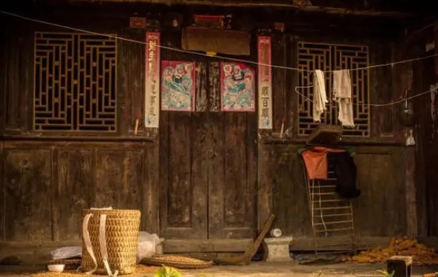 老人不住西北厕所不盖东南,老不住东少不住西有这说法吗