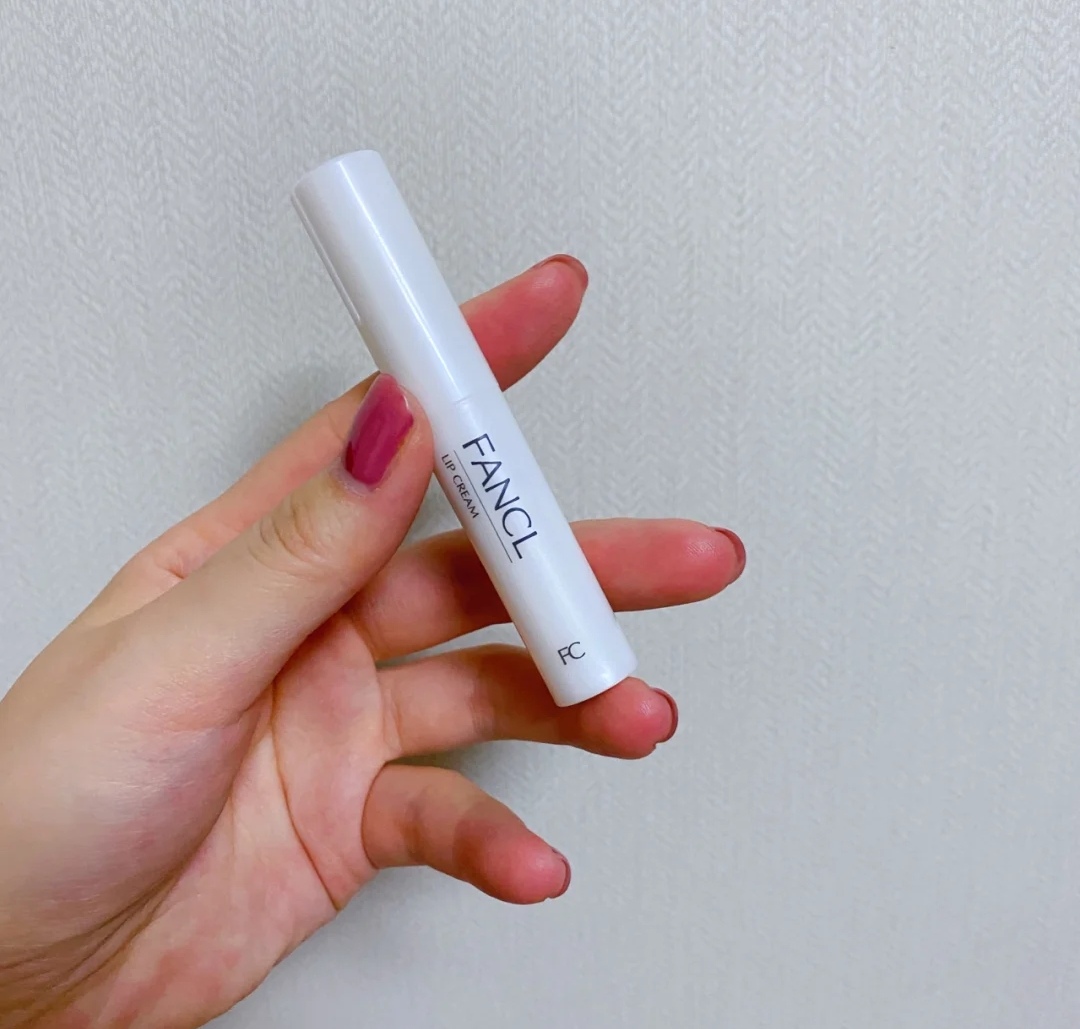 依泉润唇膏蓝白测评,依泉润唇膏白管蓝管