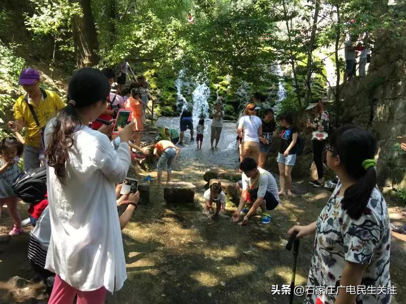 撒欢儿童戏水乐园,撒欢儿部落儿童乐园夏季玩水视频